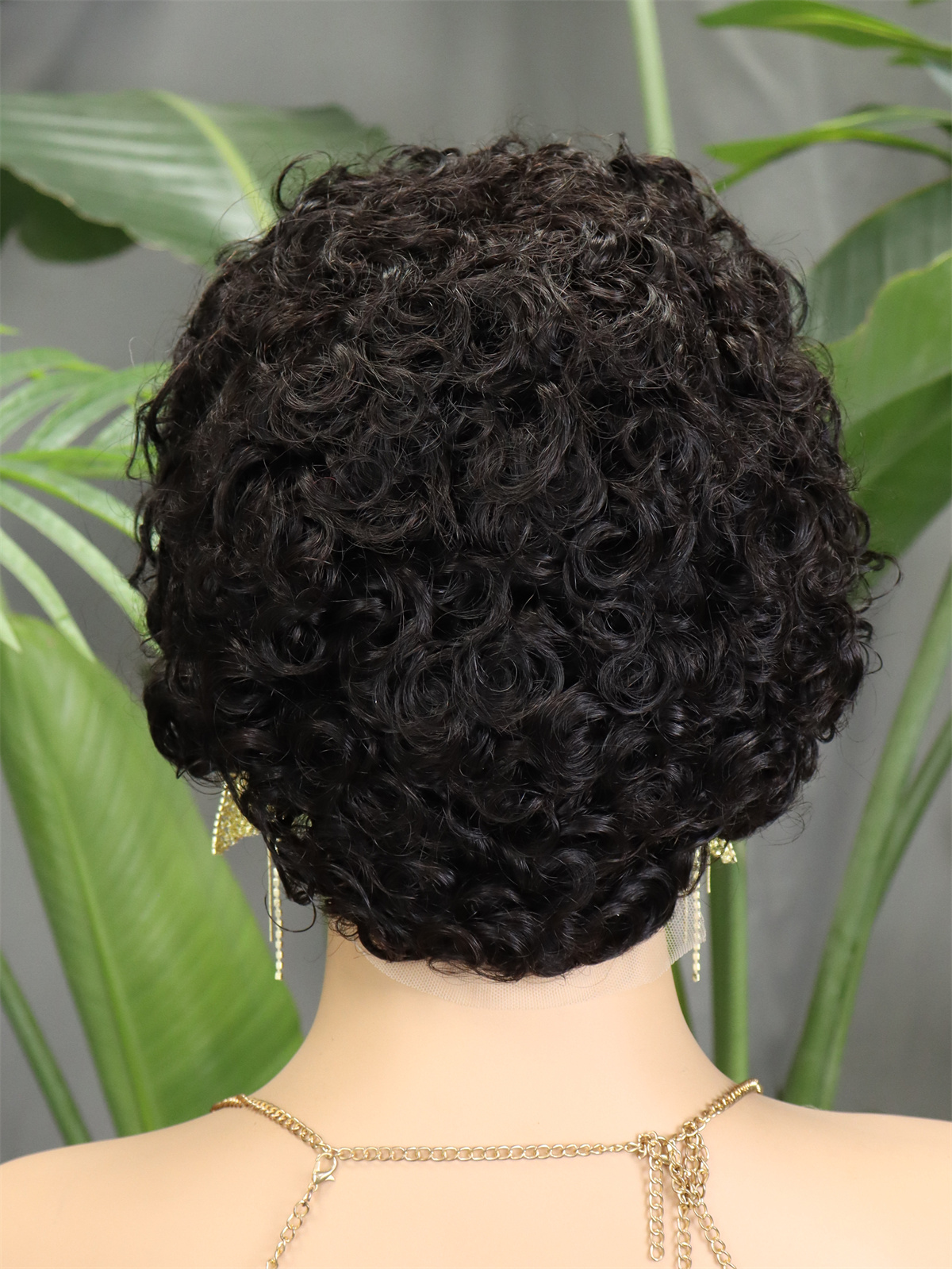 short curly wig
